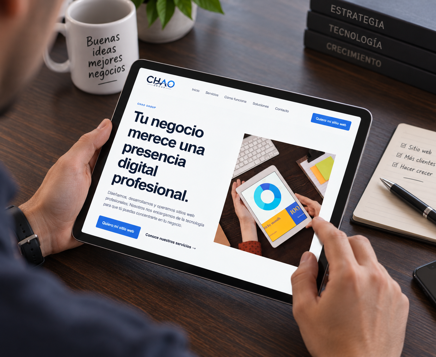 Equipo trabajando en una solución web